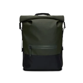 Zaino Rains Trail Rolltop Backpack W3 verde da 22 litri con chiusura arrotolabile e fondo nero a contrasto.
