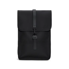 Rains Backpack Mini 11L nero zaino impermeabile iconico con patta e chiusura centrale.