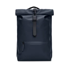 Zaino Rains Rolltop Rucksack blu W3 impermeabile da 17 litri vista frontale.
