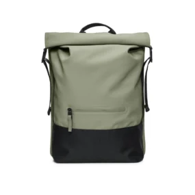 Zaino Rains Trail Rolltop Backpack W3 beige da 22 litri con chiusura arrotolabile e fondo nero a contrasto.