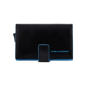 Piquadro Blue Square portacarte in metallo nero. Vista frontale in pelle con chiusura a bottone e logo azzurro.
