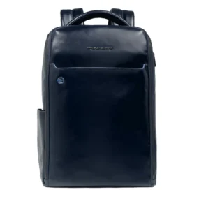 Piquadro Blue Square zaino da viaggio fast-check blu in pelle. Vista frontale con iconici profili azzurri e tasca laterale.