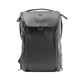 Zaino fotografico Peak Design Everyday Backpack V2 30L nero con chiusura superiore a patta MagLatch.