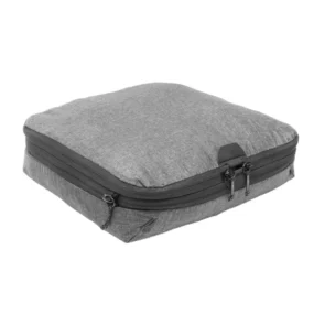 Organizer Peak Design Packing Cube Medium Charcoal color grigio antracite per valigie e zaini.