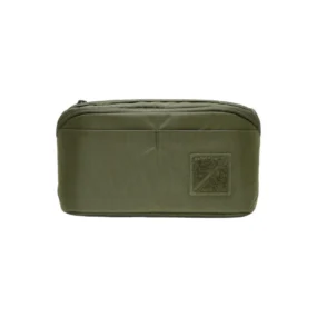 Organizer Evergoods Civic Access Pouch 2L verde con tasca frontale a fessura e area patch in velcro.