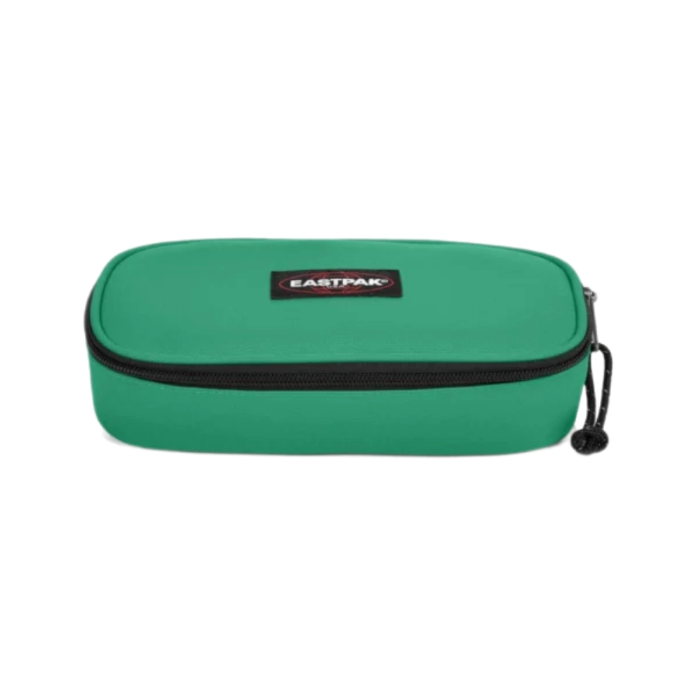 Astuccio Eastpak Oval Single Shamrock Green verde con logo frontale e chiusura a zip.