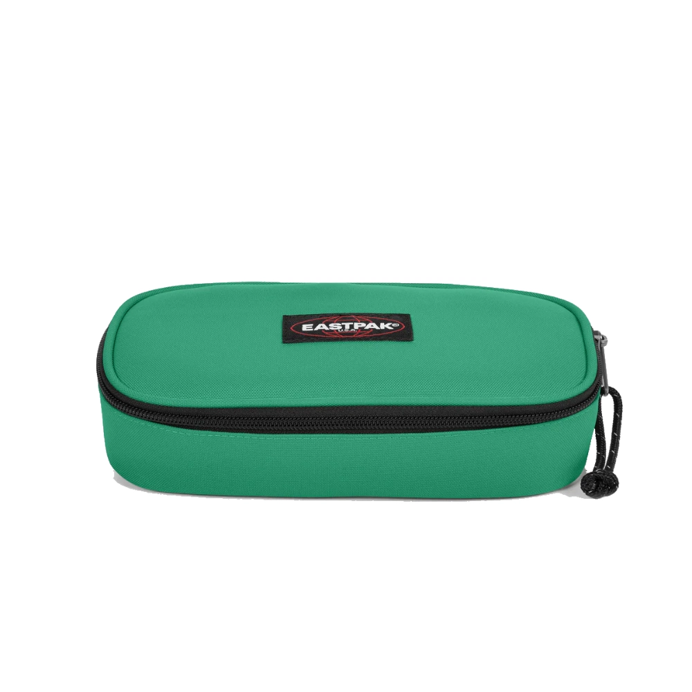 Astuccio Eastpak Oval Single Shamrock Green verde con logo frontale e chiusura a zip.