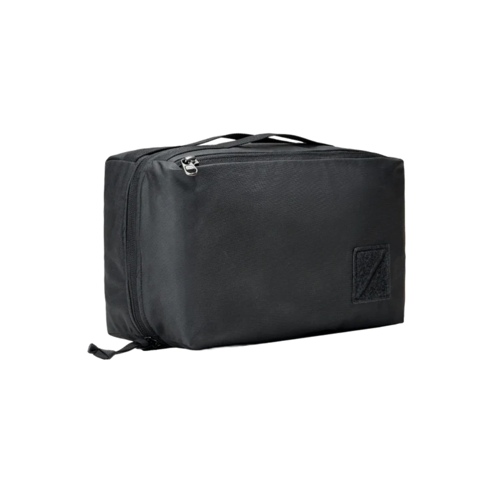 Organizer viaggio Evergoods Transit Packing Cube 8L nero in tessuto tecnico.