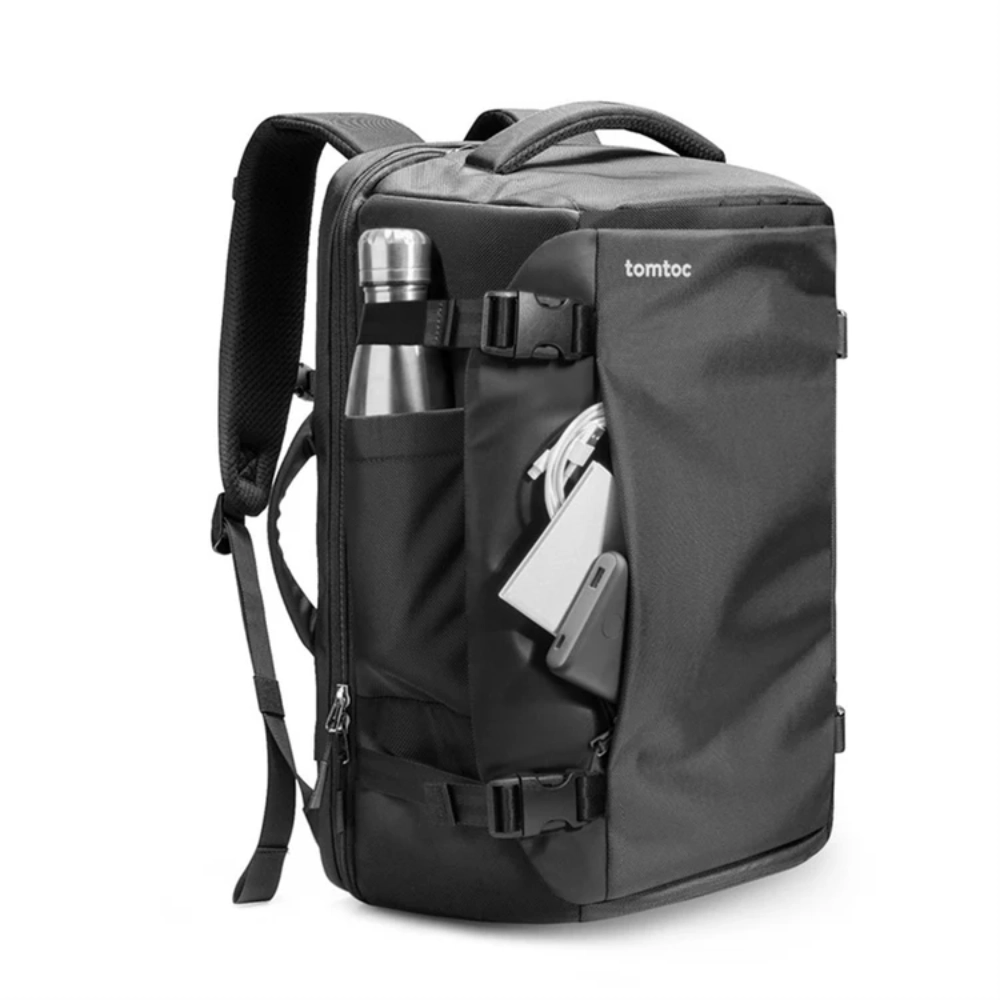 Profilo con tasca laterale per borraccia e scomparto frontale aperto con cavi e accessori tech.