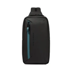 Piquadro Corner 2.0 nero zaino monospalla con tasca frontale e dettaglio zip azzurra.