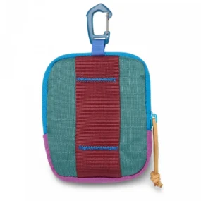 Vista posteriore della mini bag con passante rinforzato per cintura e moschettone.