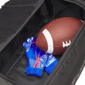 Scomparto interno aperto contenente un pallone da football americano e dei guanti sportivi.